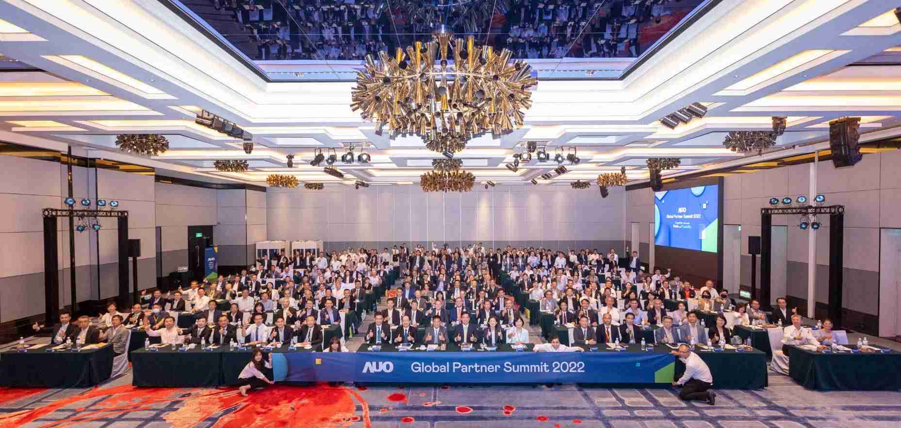 友達推動「安心、、、創新、、、、用心、、同心、、盡心」五星職旅，，，，為菲籍員工打造全方位照護，，，首度贏得「人權實踐與發展領袖獎」殊榮