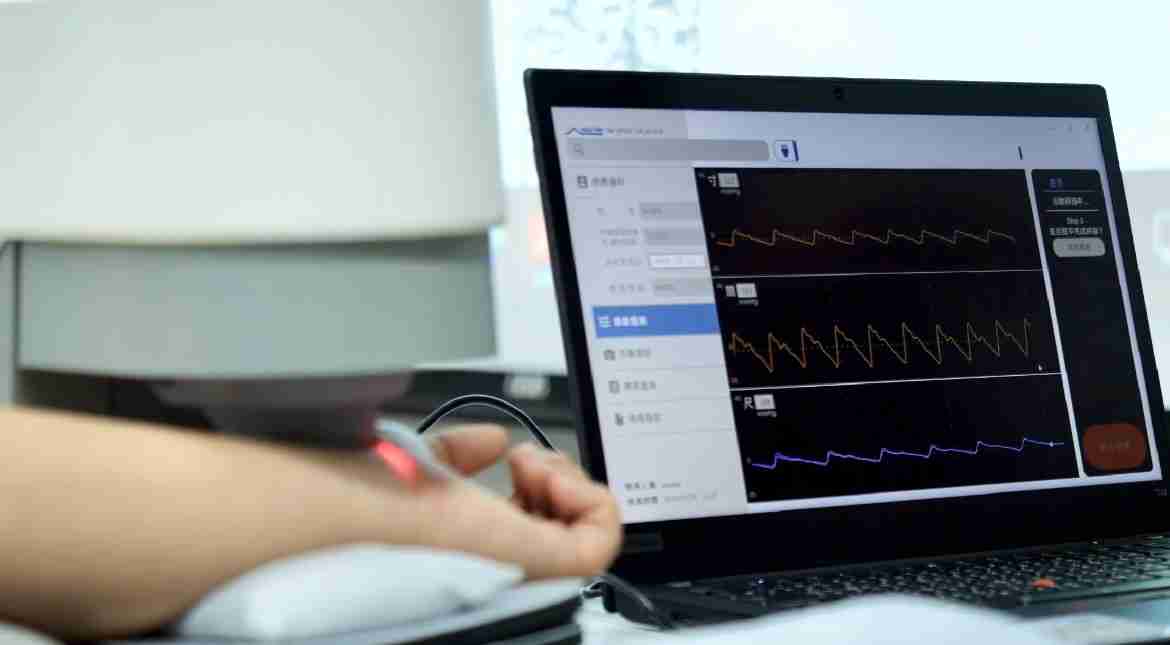 糖果派对耘康以高解析与拟真的显示技术，，，，将其应用于中医检测，，，，提供“中医数位化检测方案”，，使传统中医检测结果数据化与可视化