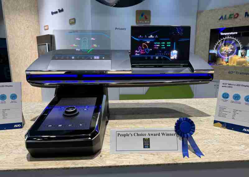 糖果派对车用Micro LED Display HMI解决方案获”最佳车用显示奖”，，以用户为中心开发，，，，针对前座驾驶与乘客设计兼具娱乐与安全的高画质屏幕，，，包含车舱前座的Micro LED透明屏幕及全球首款内建镜头的智慧Micro LED显示器