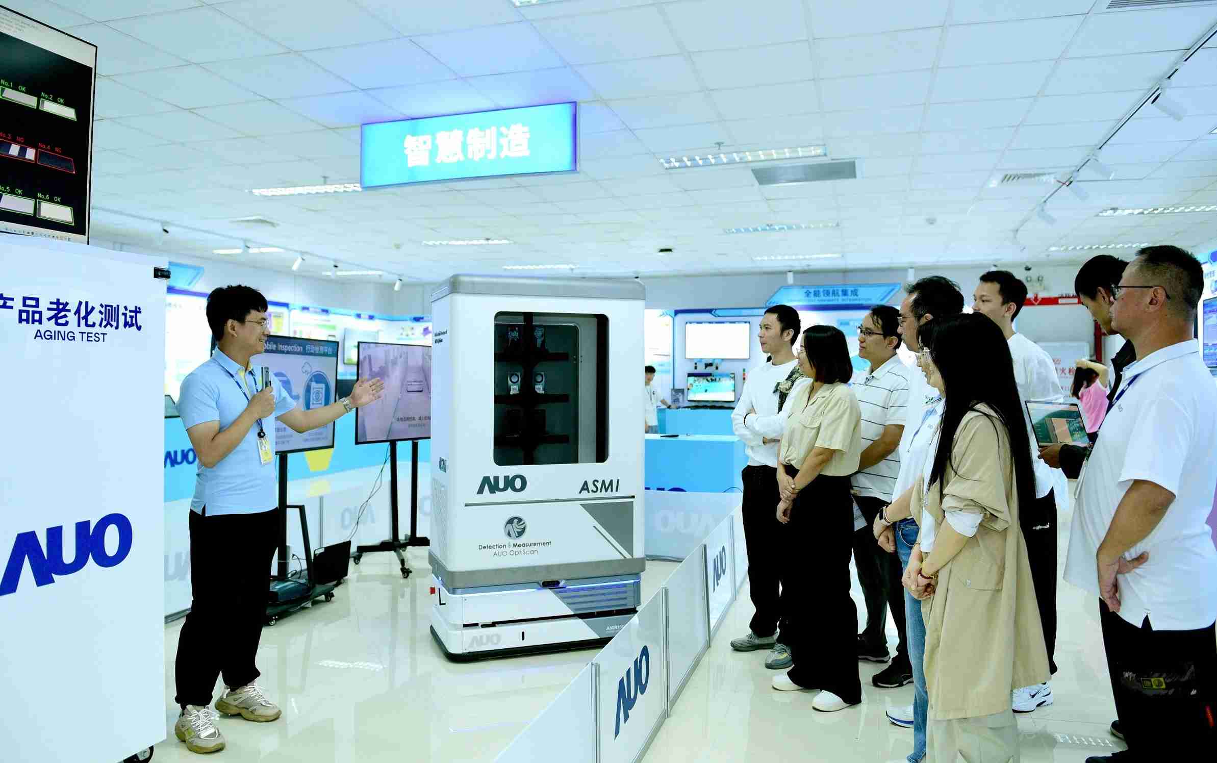 糖果派对厦门将5G+ABC技术串联生产管理全流程，，，，打通研发、、、、采购、、、生管、、制程、、设备、、、、质量等产品全生命周期制造流程，，，，完成数字化设计、、、智慧供应链、、智能座舱、、、、全流程设备管理、、数据驱动优化、、、、智慧在线检测、、智慧品管等自适应生产模式升级